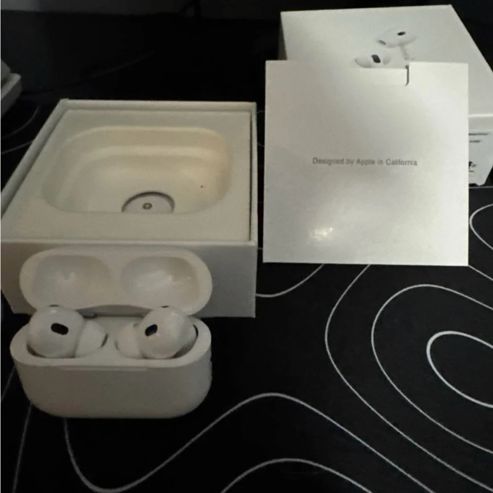 Ear buds-wireless to for Apple
